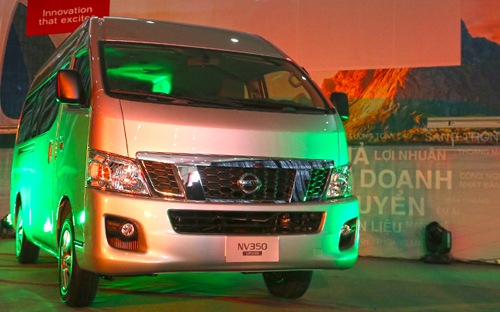 Nissan NV350 Urvan ra mắt giá 1,18 tỷ đồng