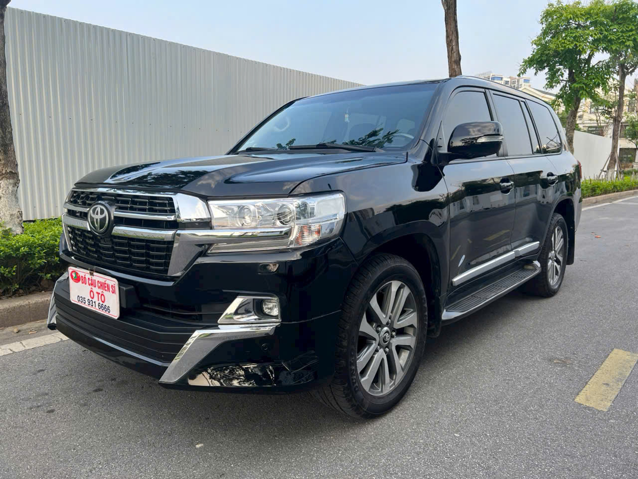 Toyota Landcruiser 5.7 VX.R 2013 lăn bánh hơn 9v miles